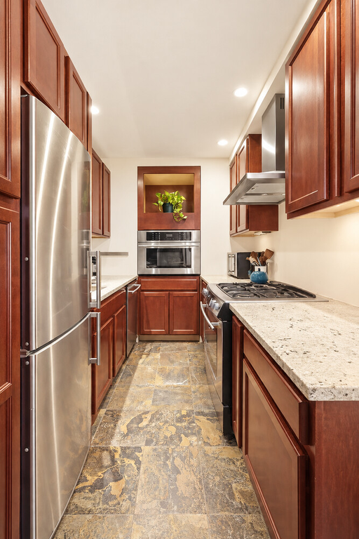 141 East 3rd Street, Unit 4B photo 2