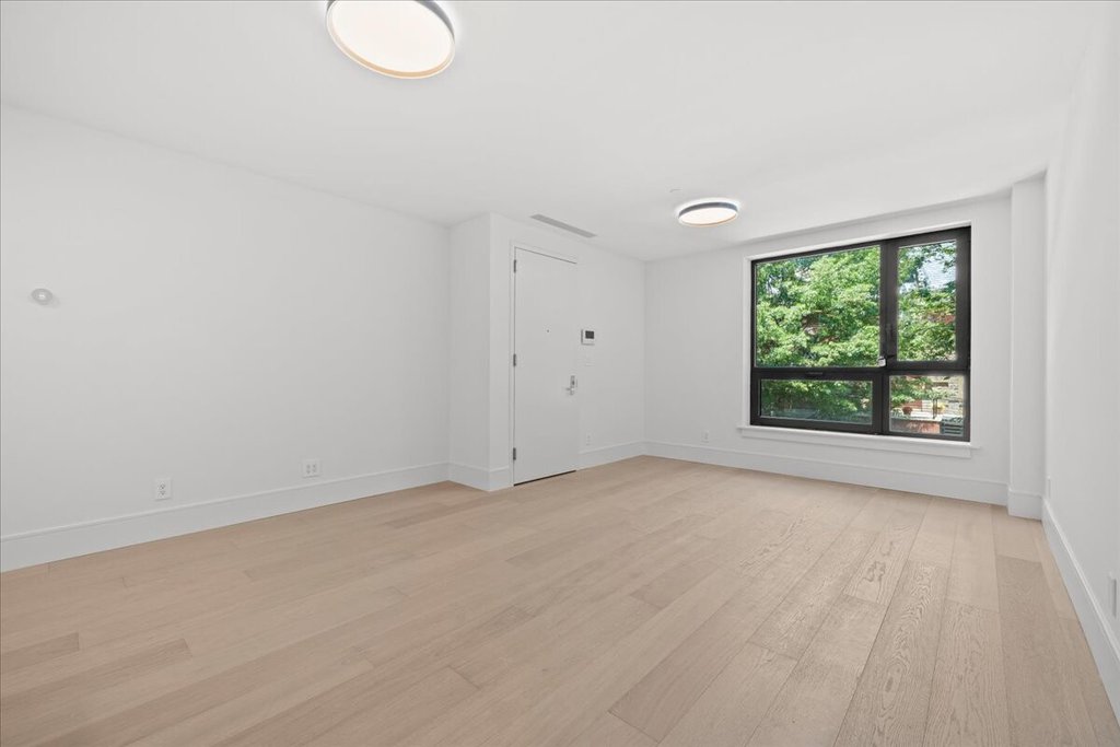 118 MADISON Street, Unit 2 photo 2