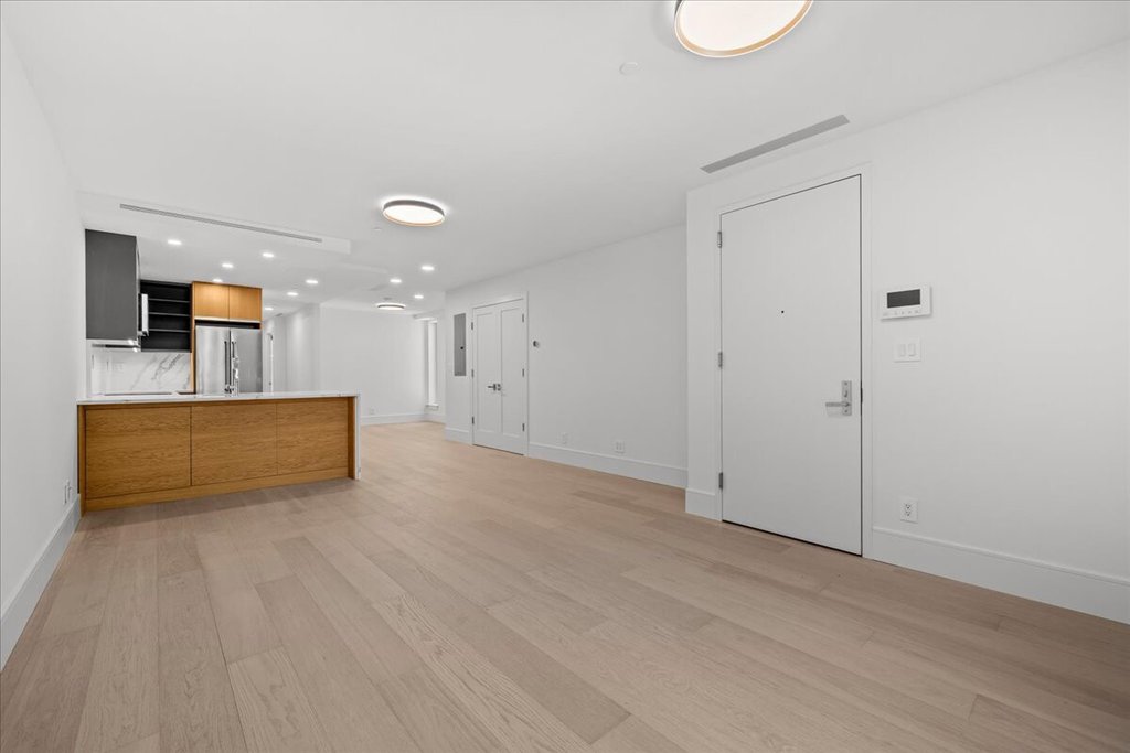 118 MADISON Street, Unit 2 photo 3
