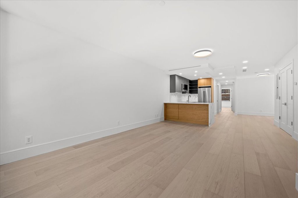 118 MADISON Street, Unit 2 photo 4