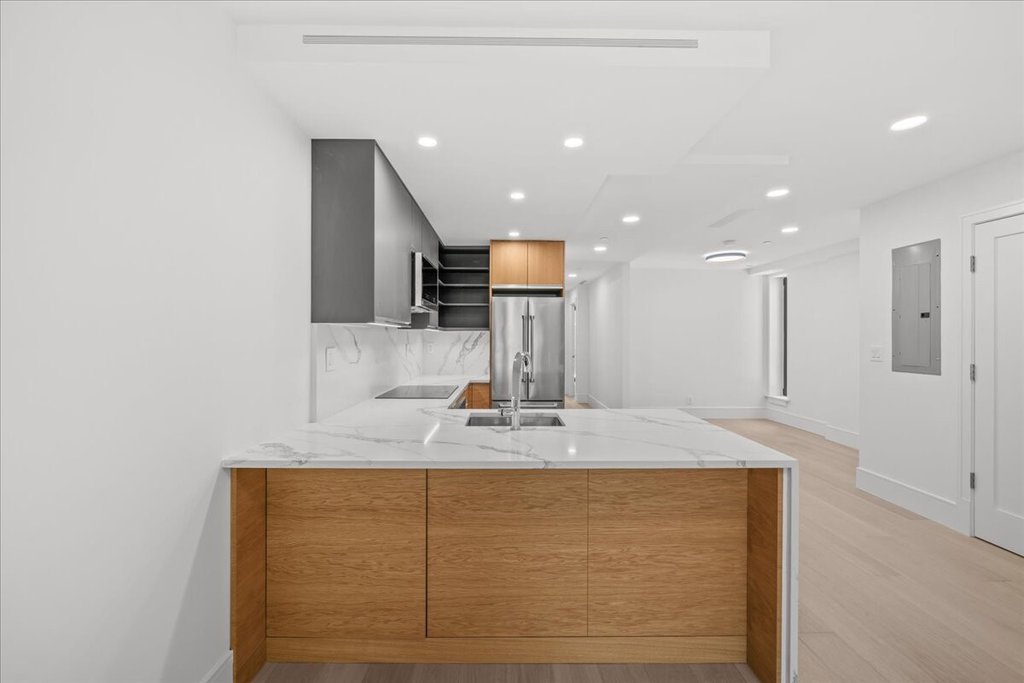 118 MADISON Street, Unit 2 photo 5