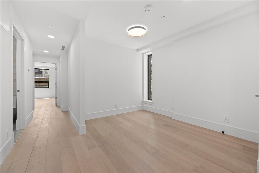 118 MADISON Street, Unit 2 photo 8
