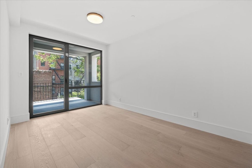 118 MADISON Street, Unit 2 photo 12