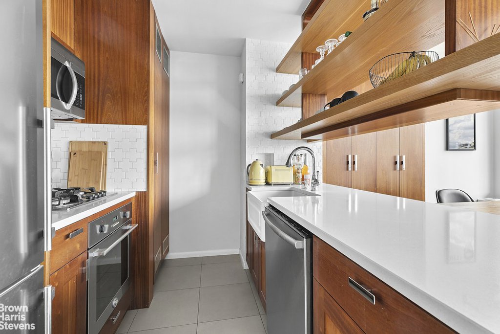 161 West 61st Street, Unit 30E photo 4