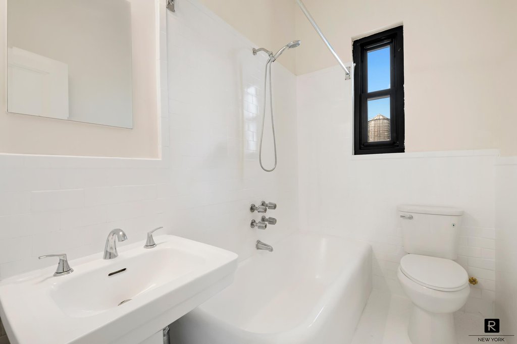 310 West 106th Street, Unit PH17A photo 4