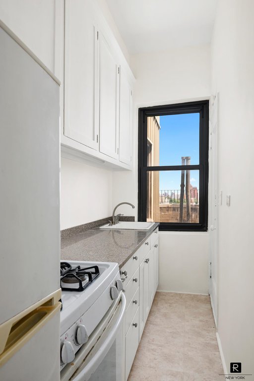 310 West 106th Street, Unit PH17A photo 5