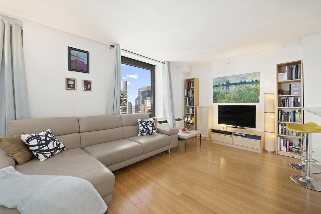 100 West 39th Street, Unit 43J