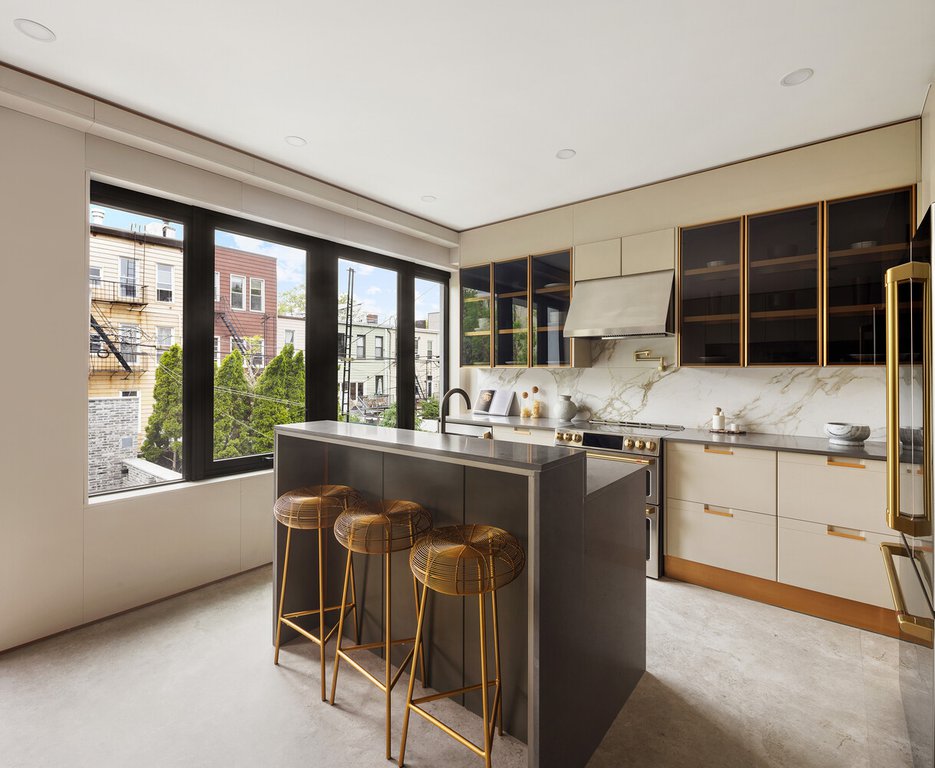 173 Kingsland Avenue, Unit 2 photo 3