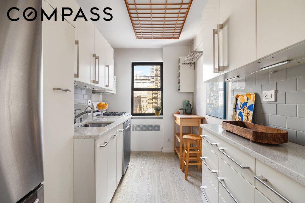 39 Gramercy Park North, Unit 9A photo 7