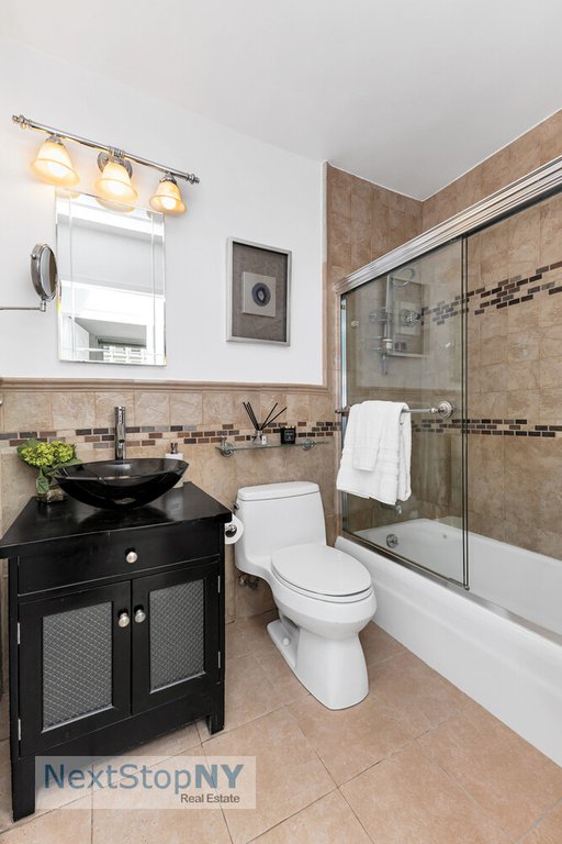 245 East 54th Street, Unit 20A photo 6