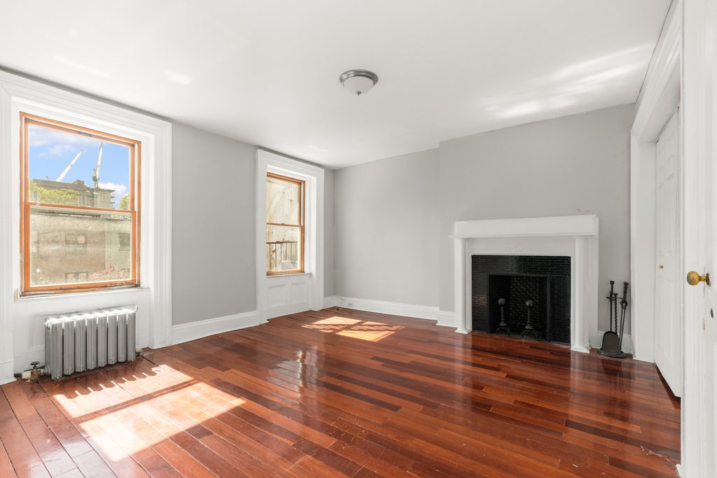 279 Henry Street – For Sale photo 3