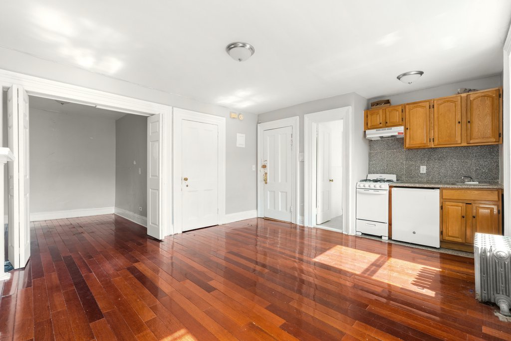 279 Henry Street – For Sale photo 4