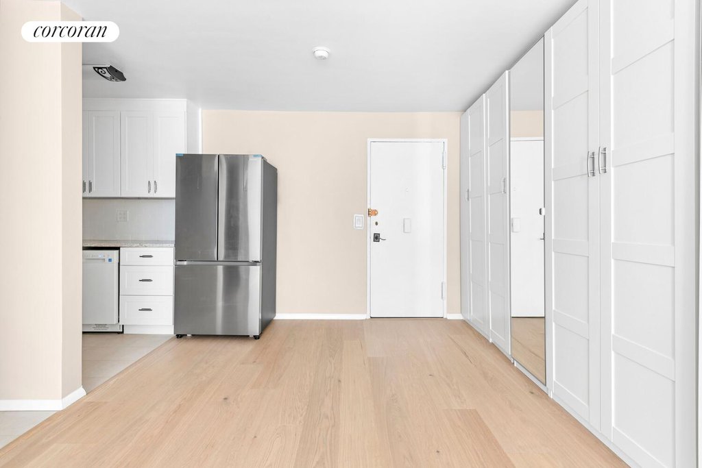 370 East 76th Street, Unit C204 photo 3