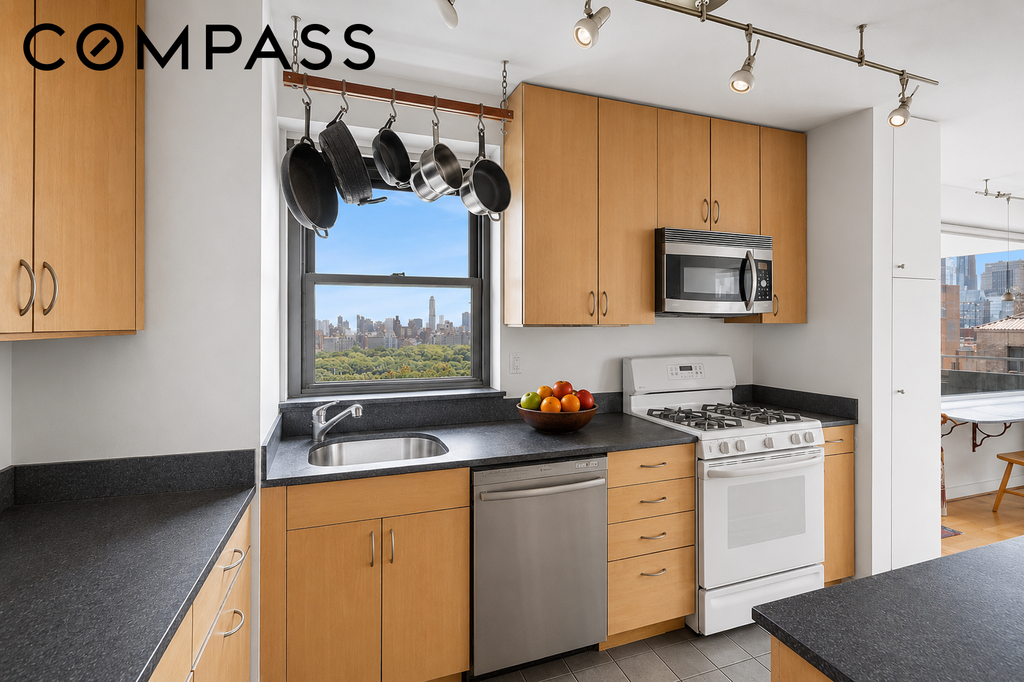 15 West 72nd Street, Unit 25F photo 5