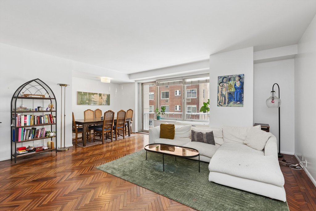 216 East 47th Street, Unit 6B photo 3