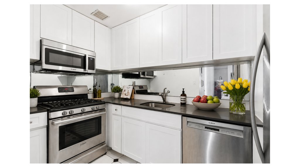 216 East 47th Street, Unit 6B photo 5