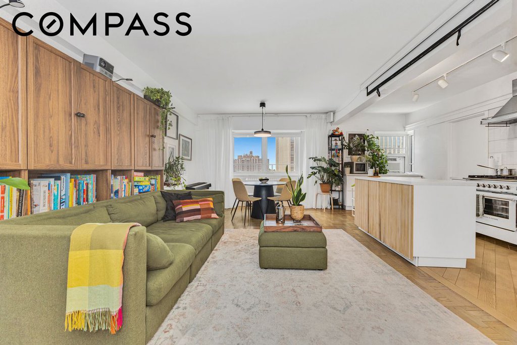 235 Adams Street, Unit 11DE photo 2
