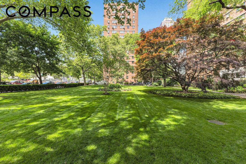 235 Adams Street, Unit 11DE photo 16