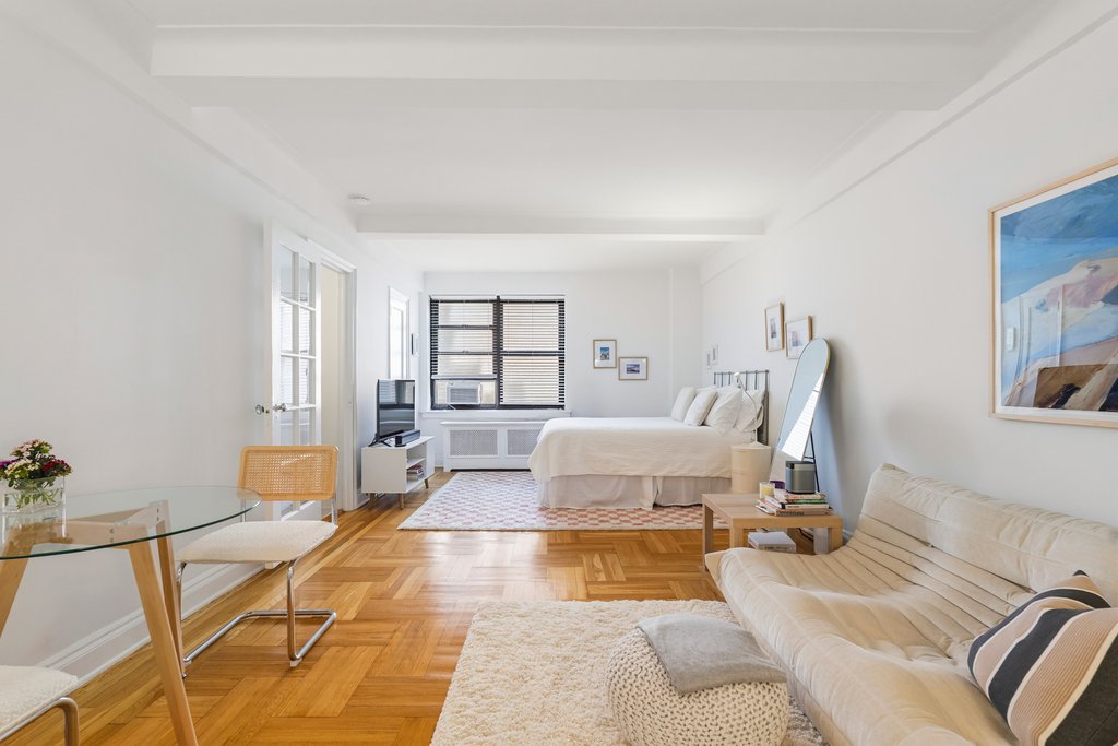 245 East 72nd Street, Unit 8H photo 2