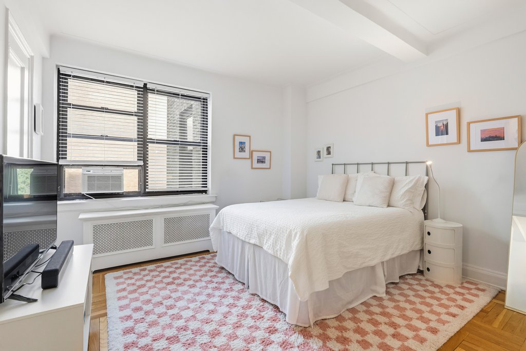 245 East 72nd Street, Unit 8H photo 3