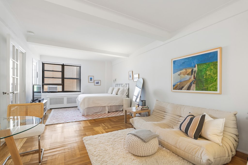 245 East 72nd Street, Unit 8H photo 4