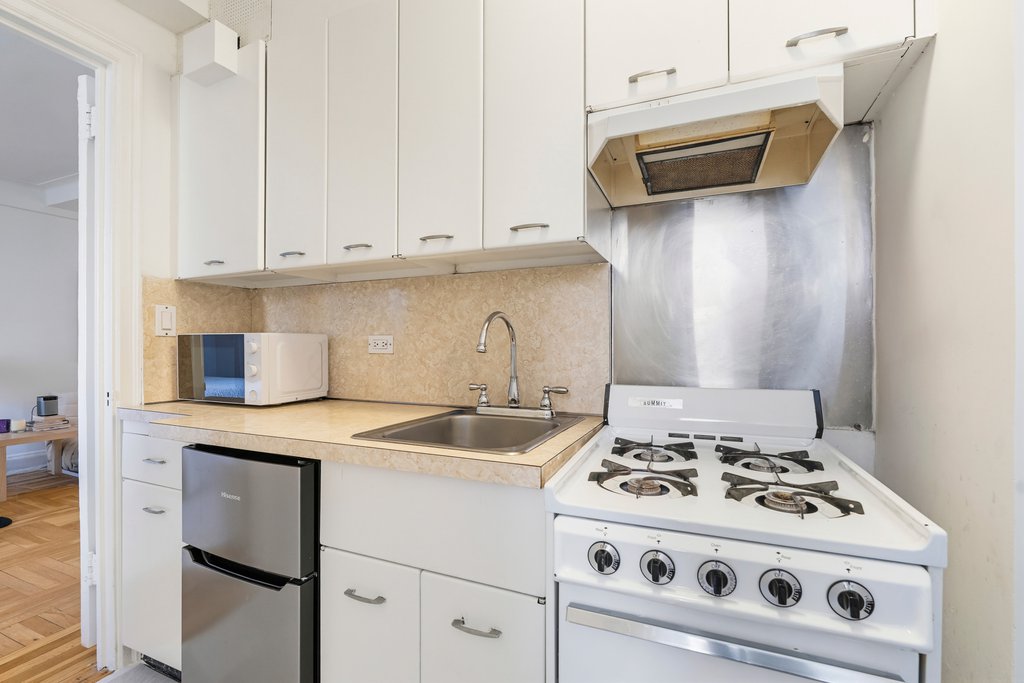 245 East 72nd Street, Unit 8H photo 6