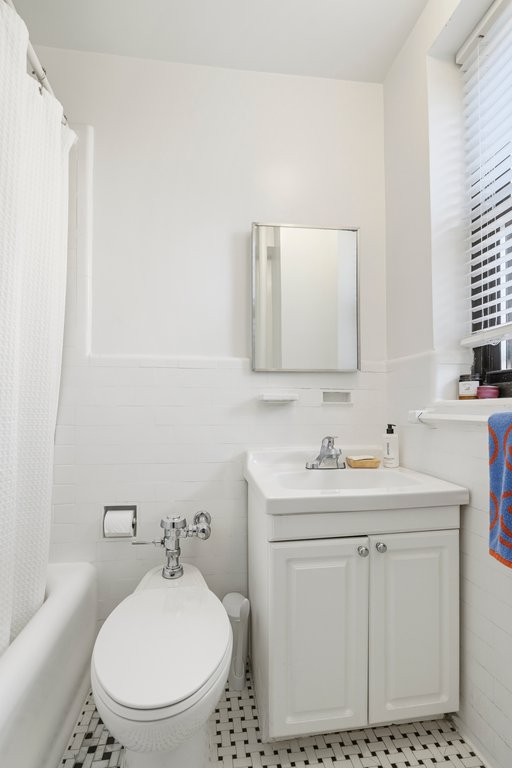 245 East 72nd Street, Unit 8H photo 7