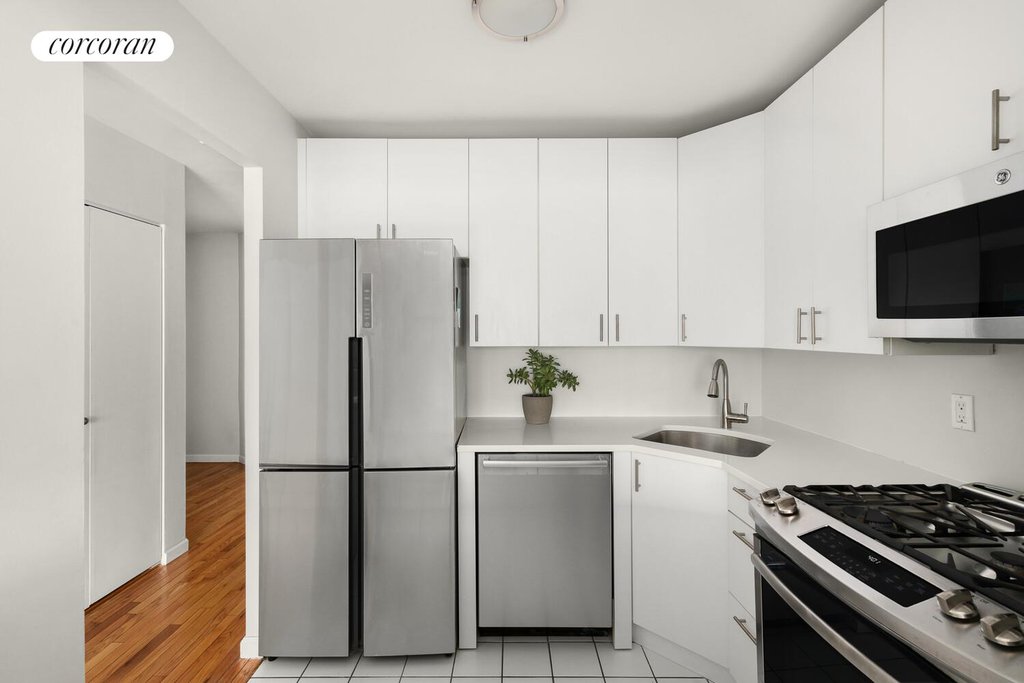 211 West 71st Street, Unit 7D photo 3