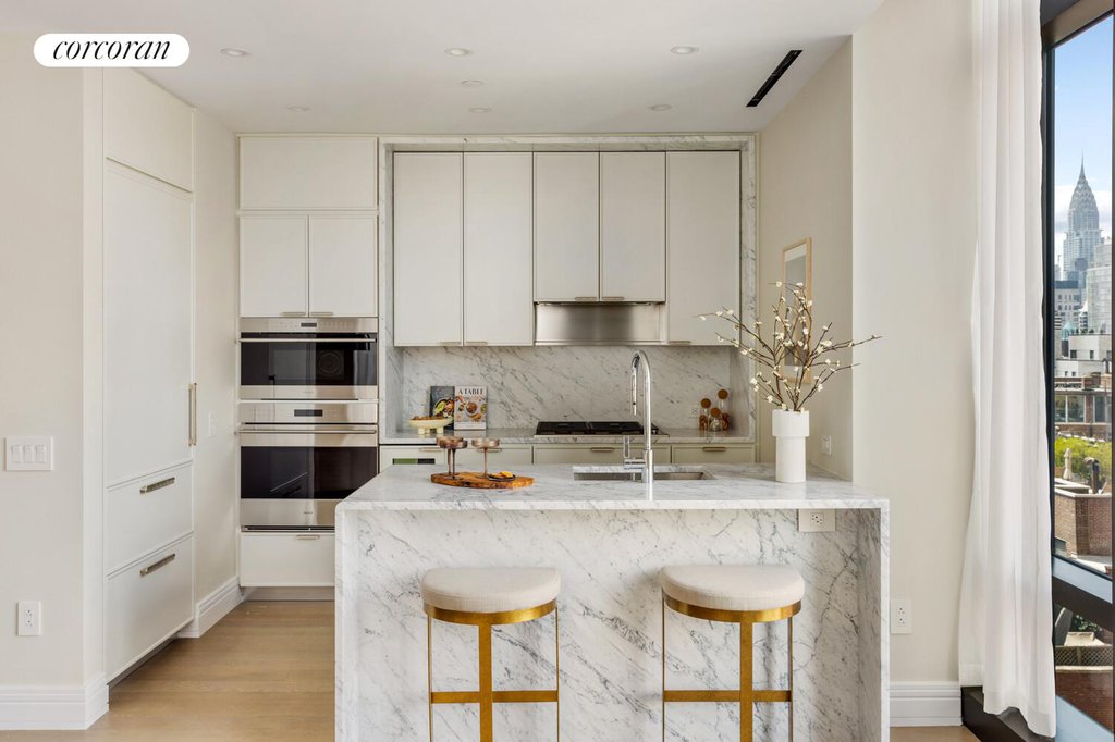430 East 58th Street, Unit 27B photo 4
