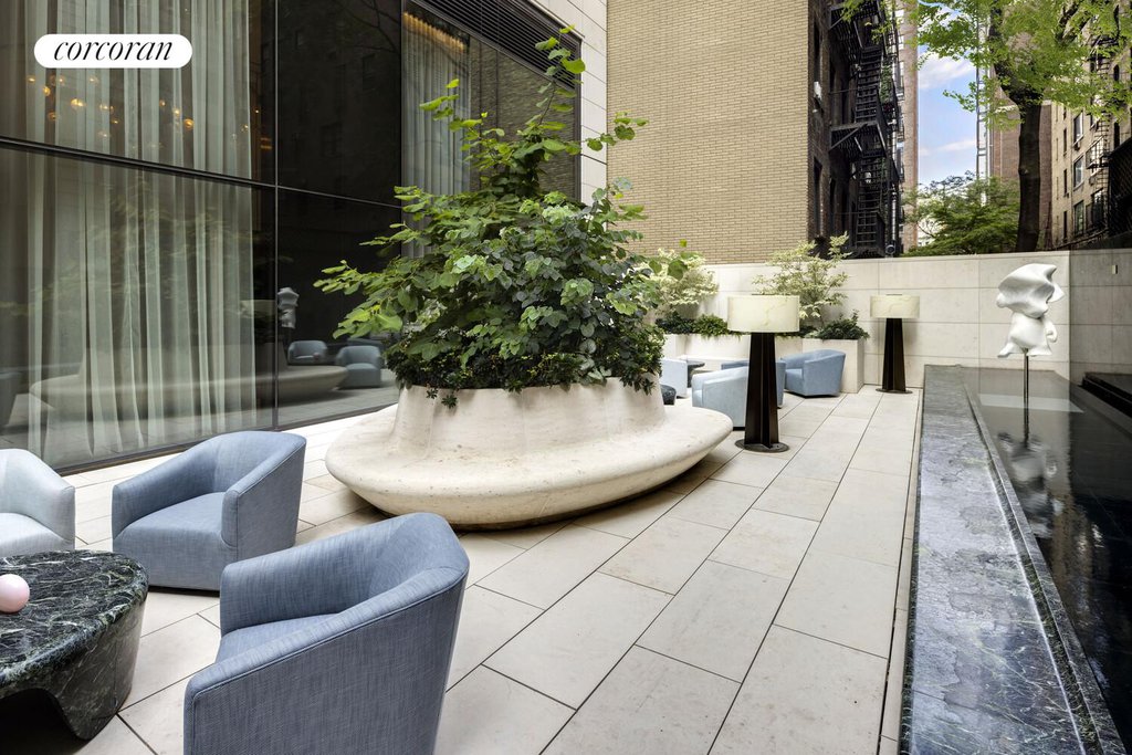 430 East 58th Street, Unit 27B photo 10