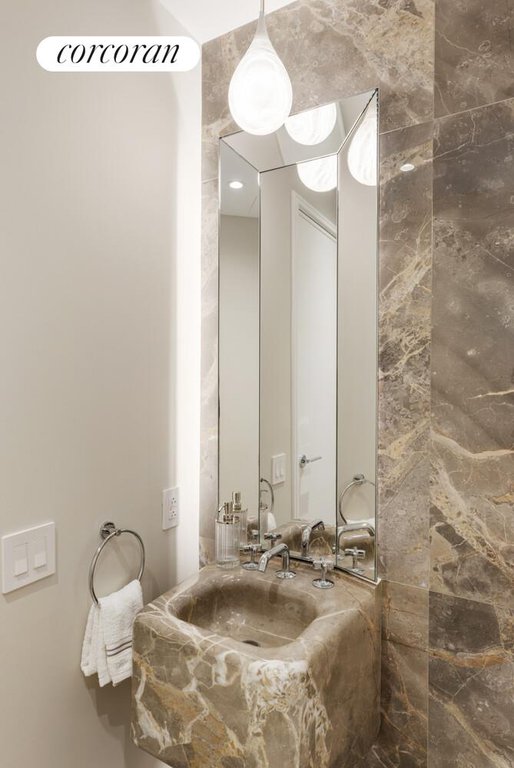 430 East 58th Street, Unit 17B photo 5