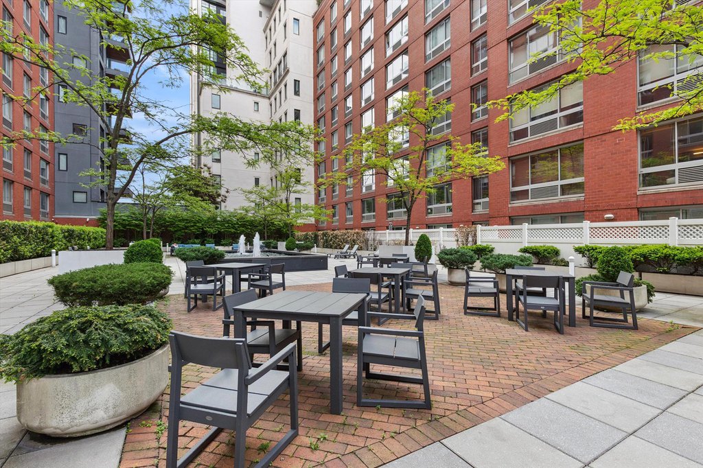 555 West 23rd Street, Unit S12R photo 10