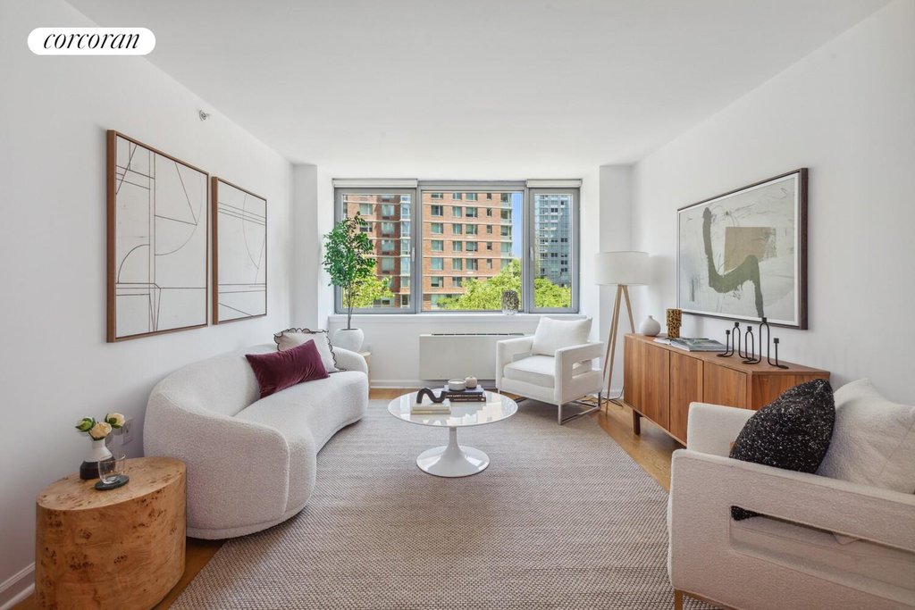 425 Main Street, Unit 9T
