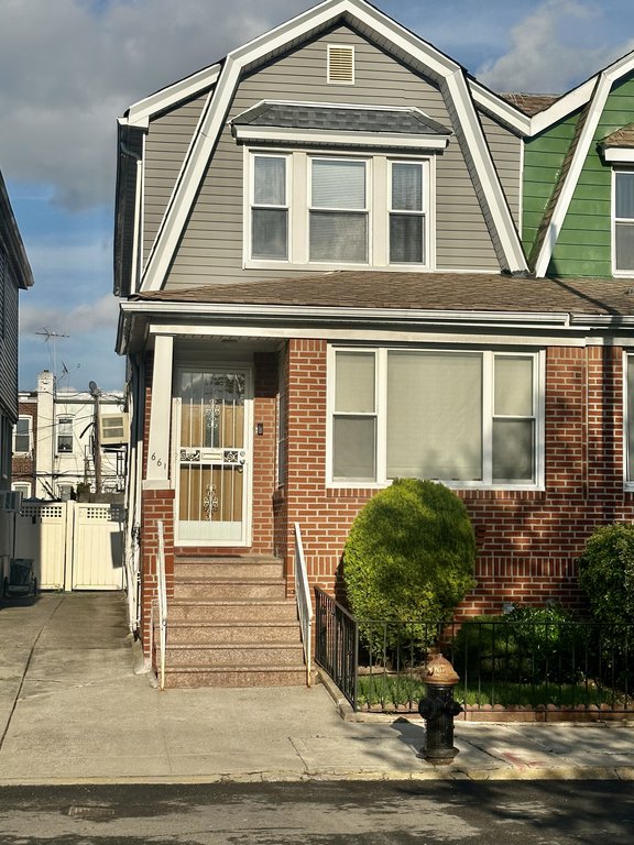 661 East 43rd Street