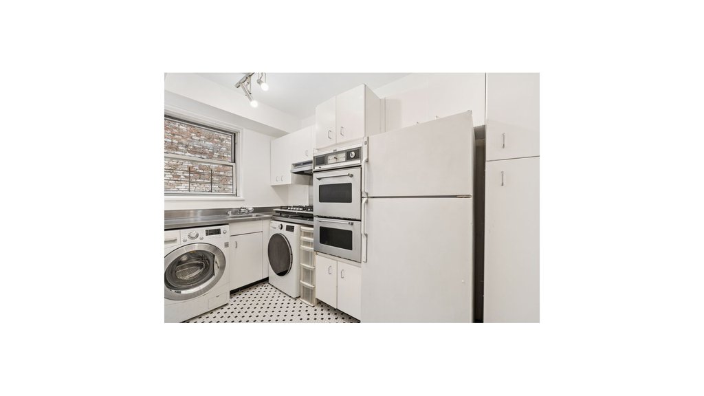 136 East 56th Street, Unit 4B photo 5