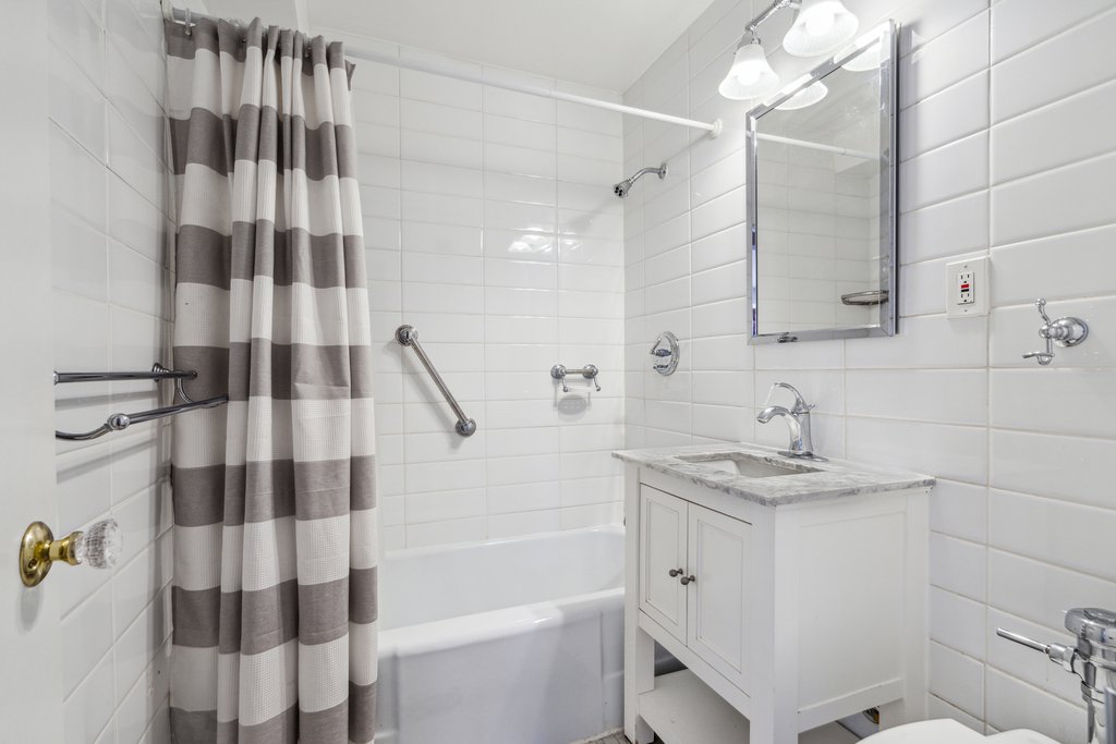 136 East 56th Street, Unit 12C photo 5