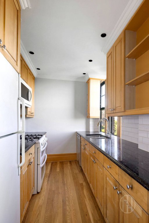 375 Riverside Drive, Unit 6B photo 3