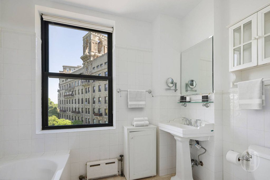 375 Riverside Drive, Unit 6B photo 5