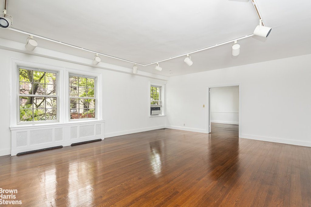 133 East 64th Street, Unit 3B photo 2
