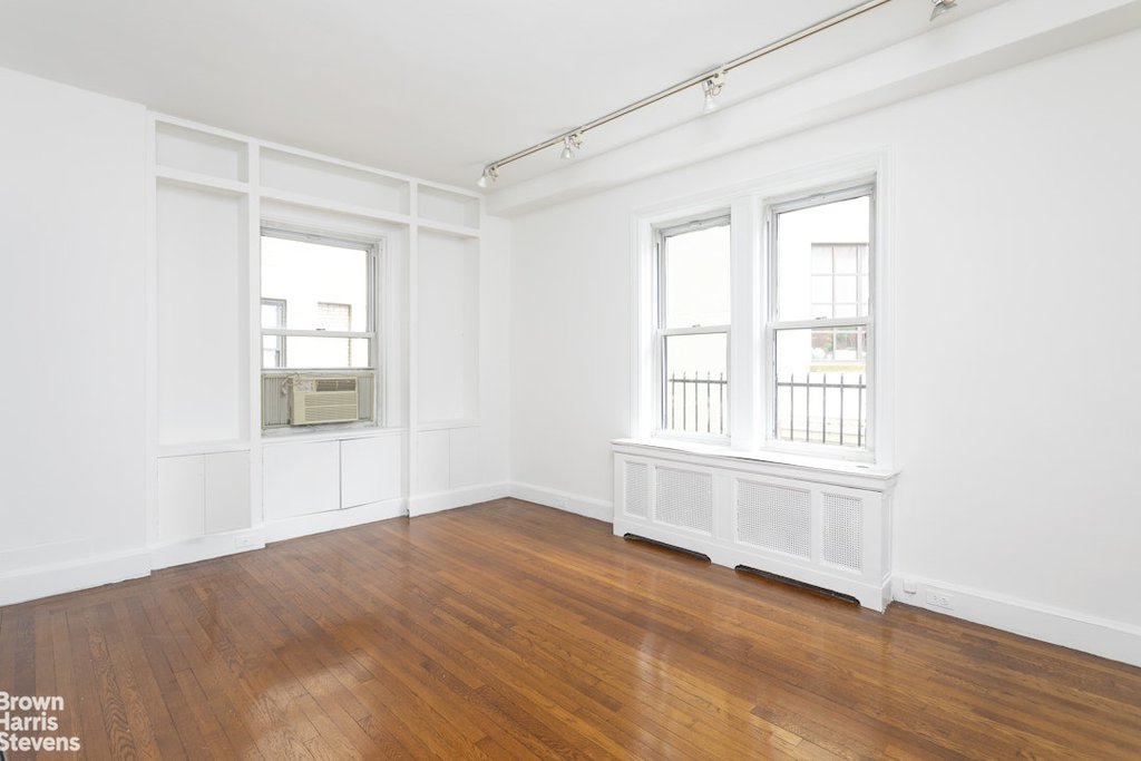133 East 64th Street, Unit 3B photo 4