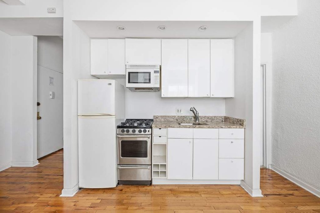 4 Lexington Avenue, Unit 2N photo 2