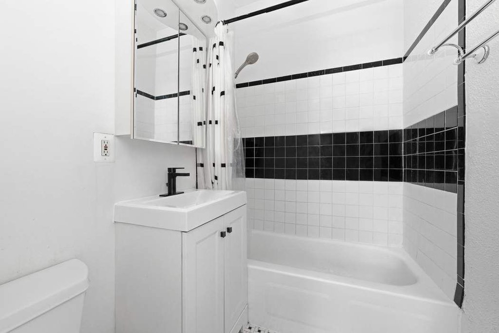 4 Lexington Avenue, Unit 2N photo 3