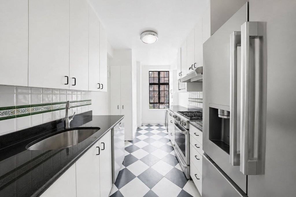 230 East 50th Street, Unit 4C photo 6