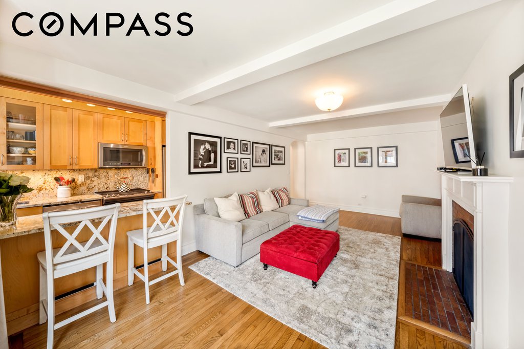 424 East 52nd Street, Unit 9B photo 3