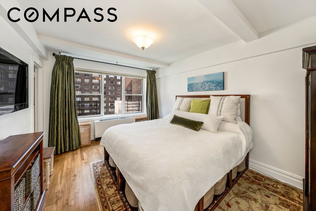 424 East 52nd Street, Unit 9B photo 6