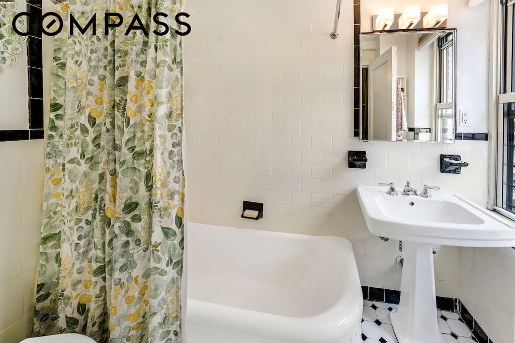 424 East 52nd Street, Unit 9B photo 7