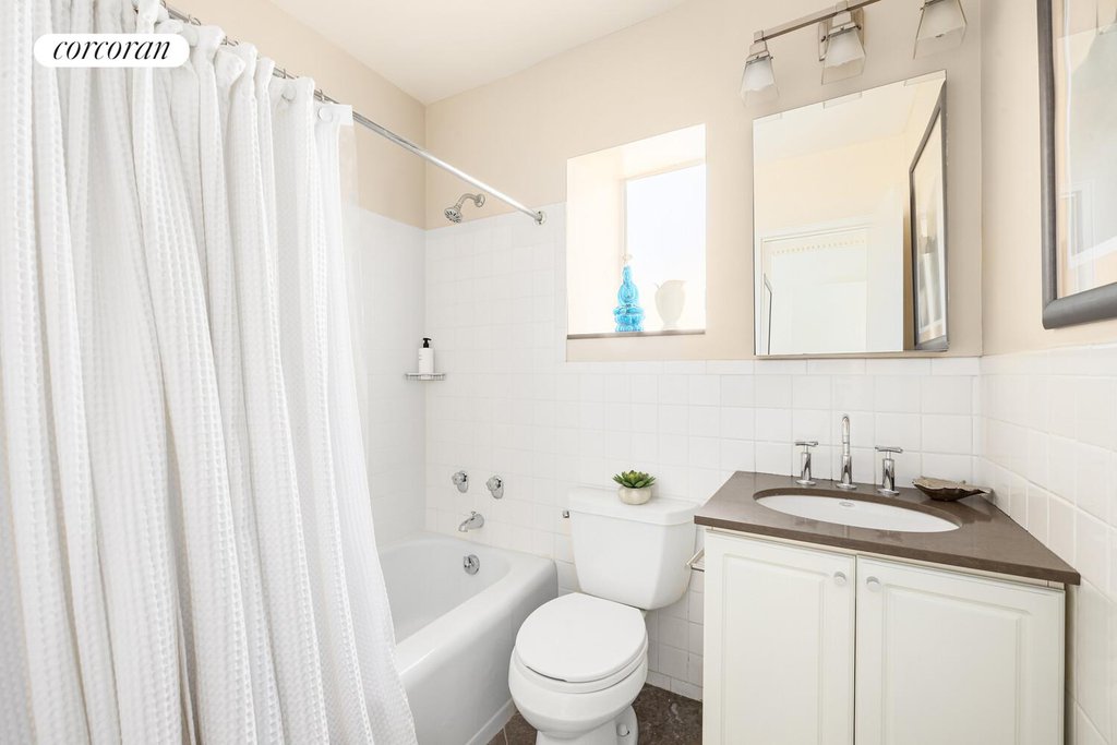 1050 Fifth Avenue, Unit 18A photo 17