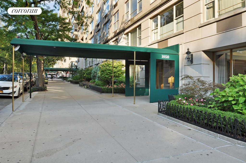 1050 Fifth Avenue, Unit 18A photo 18