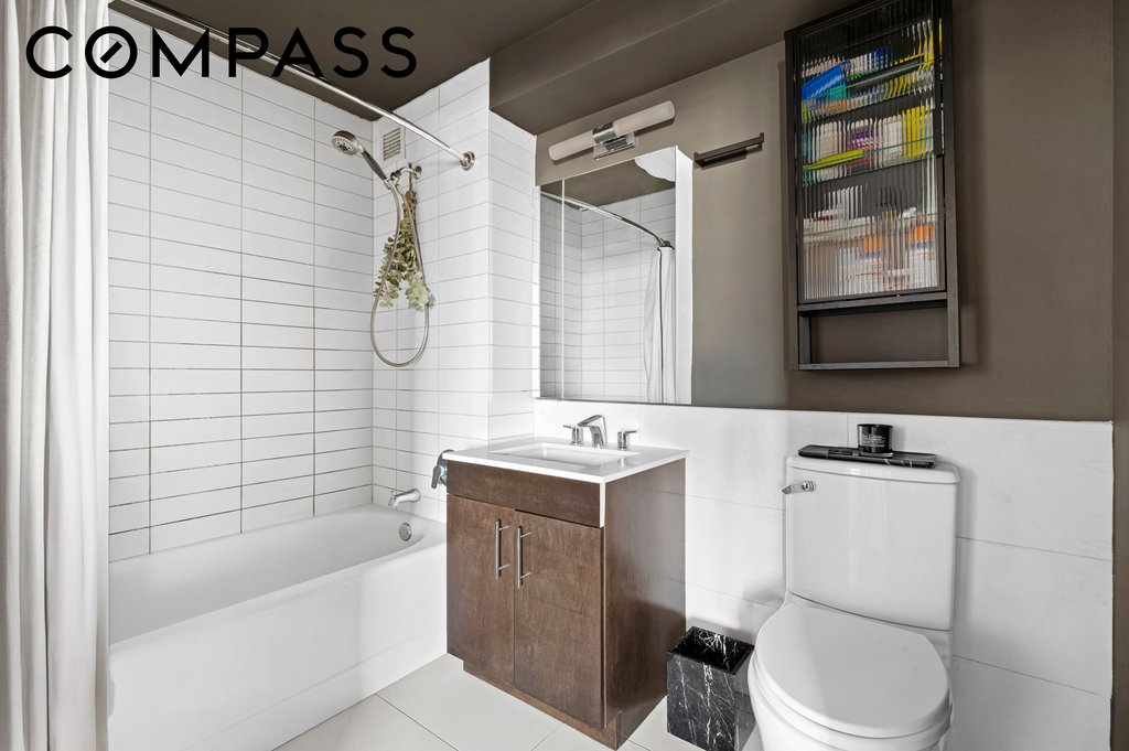 535 West 52nd Street, Unit 9B photo 4