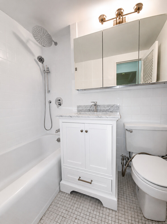 333 East 46th Street, Unit 2G photo 5